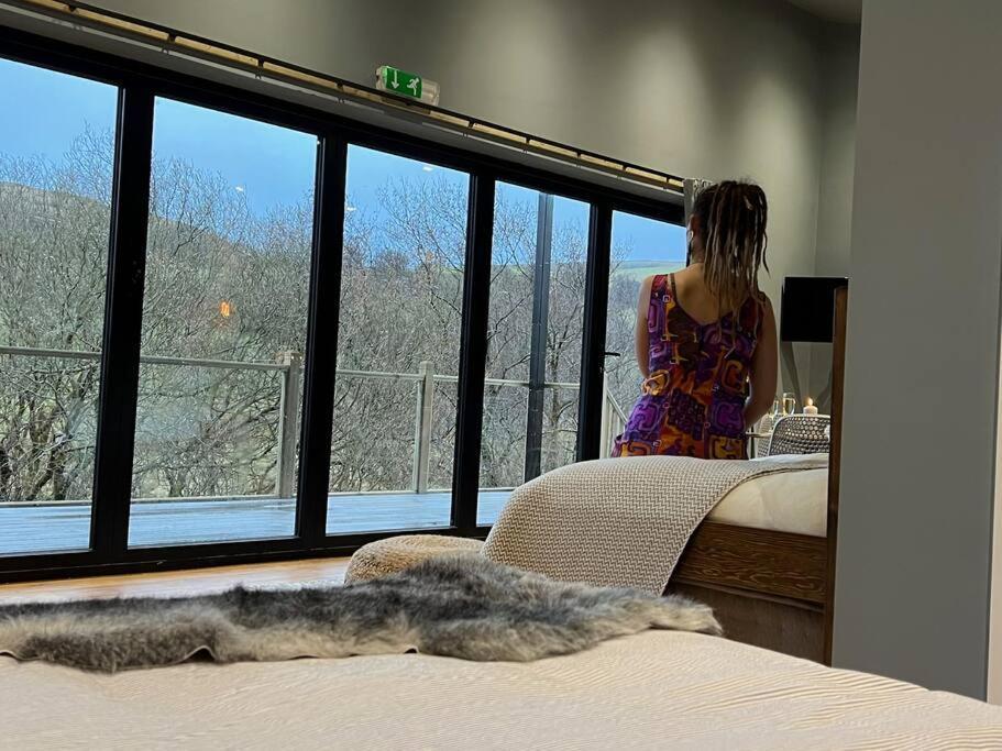Luxury Lodge In The Treetops Llanbrynmair Eksteriør bilde